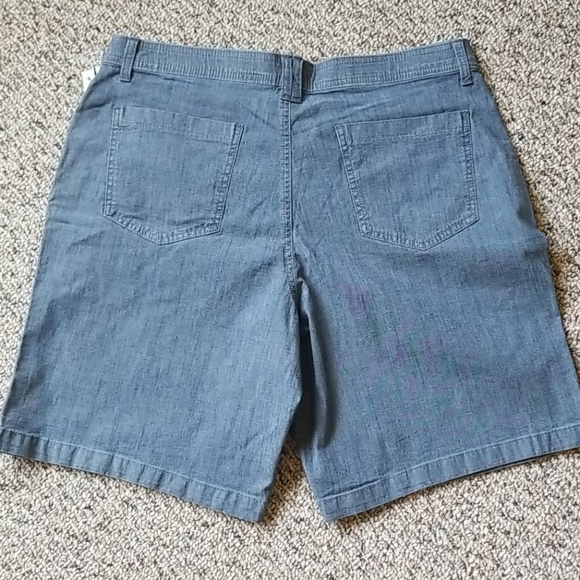 Ladies' Lee Riders Comfort Waist jean shorts - Picture 2 of 3